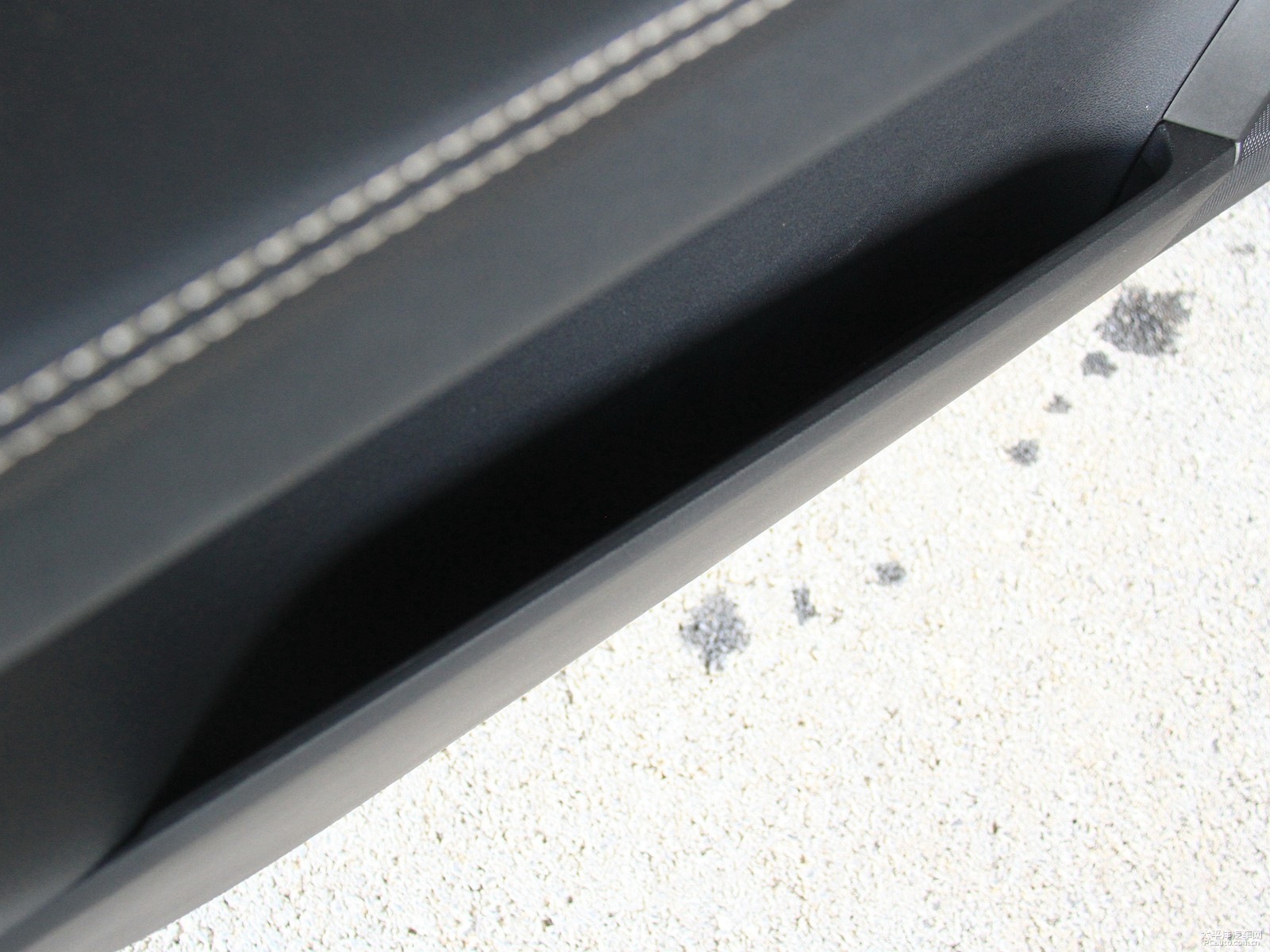 奔馳R級空間高清大圖