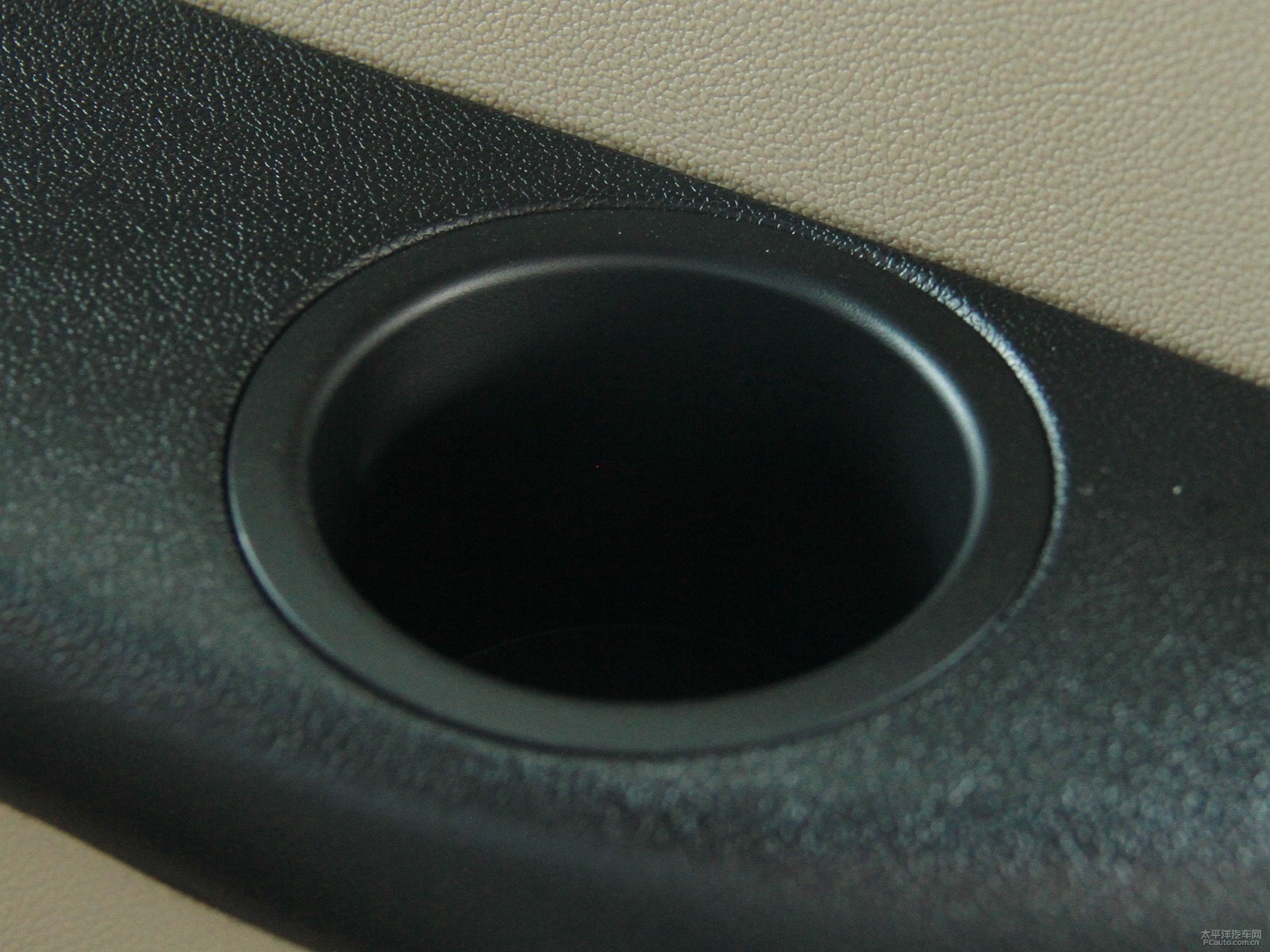 奔馳R級空間高清大圖