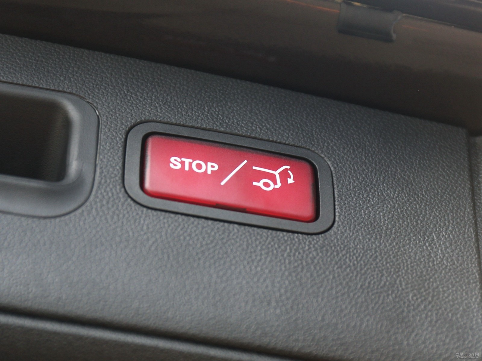 奔馳R級空間高清大圖