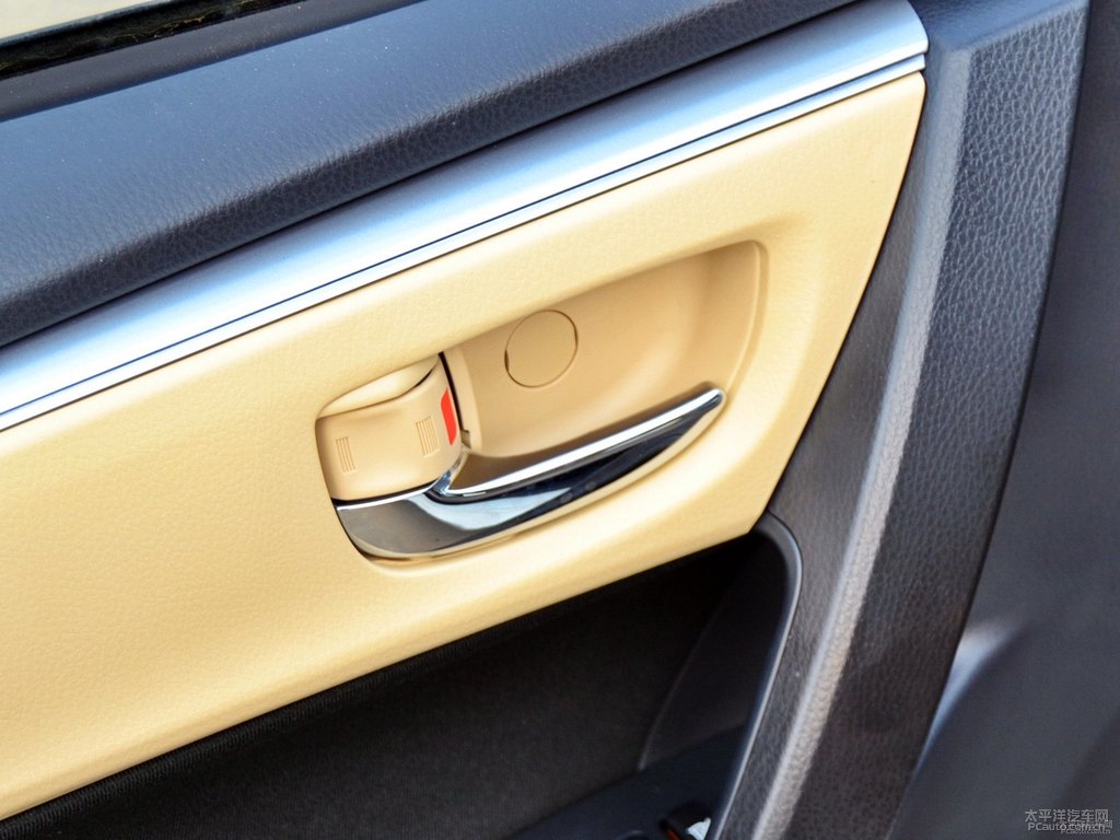 珍珠白雷凌車廂內(nèi)飾圖片