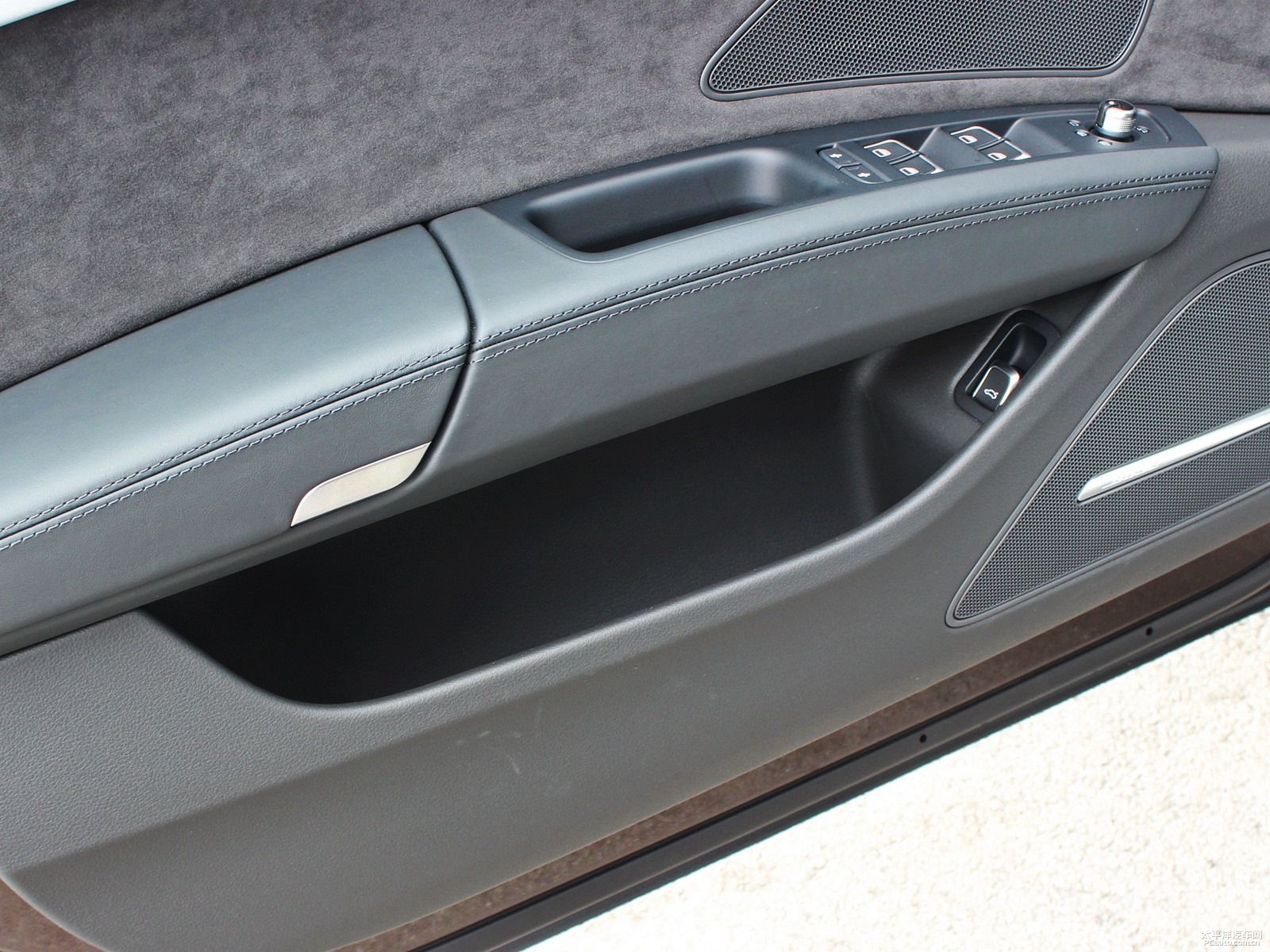 奧迪A8L空間高清大圖