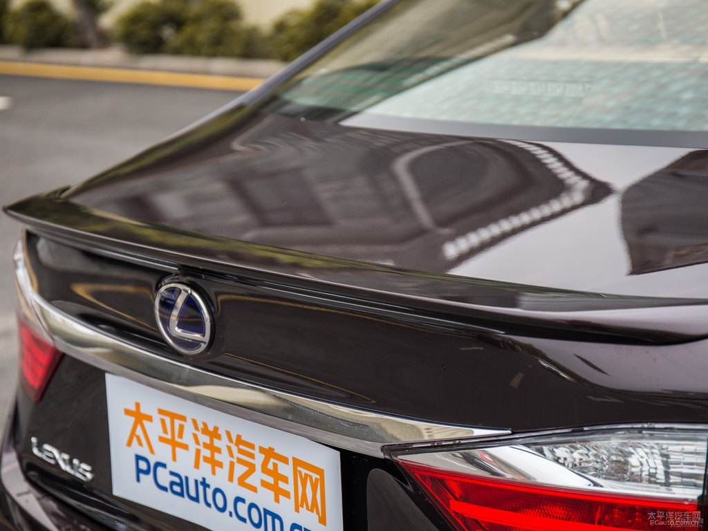 深棕云母金屬色雷克薩斯ES車尾外觀圖片