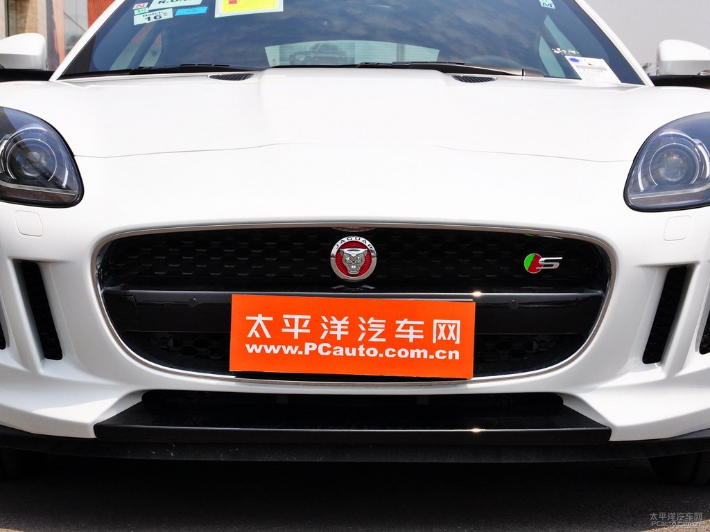 極光白捷豹F-TYPE車頭外觀圖片