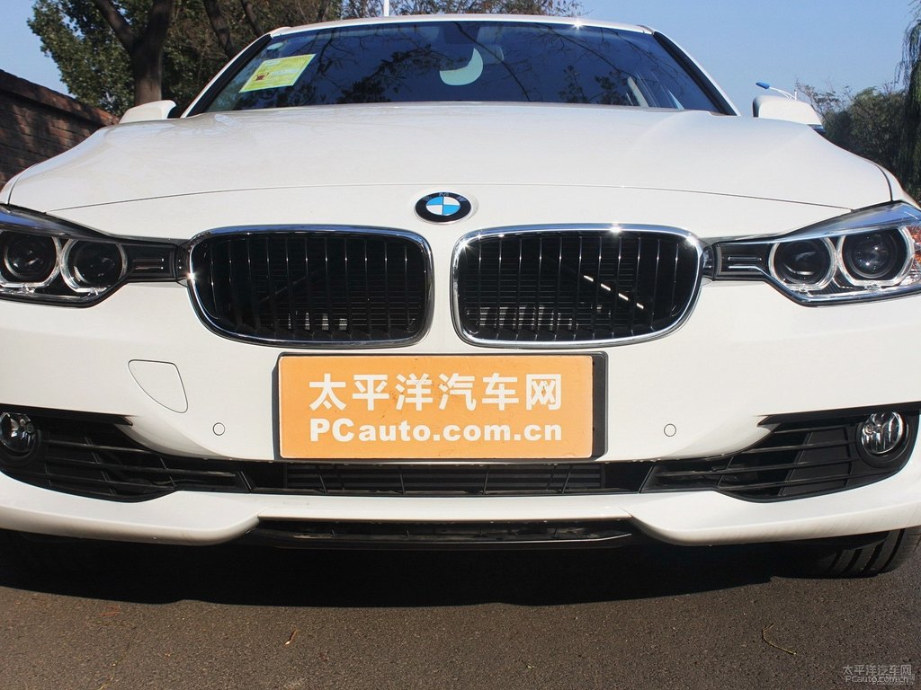 雪山白寶馬3系車頭外觀圖片