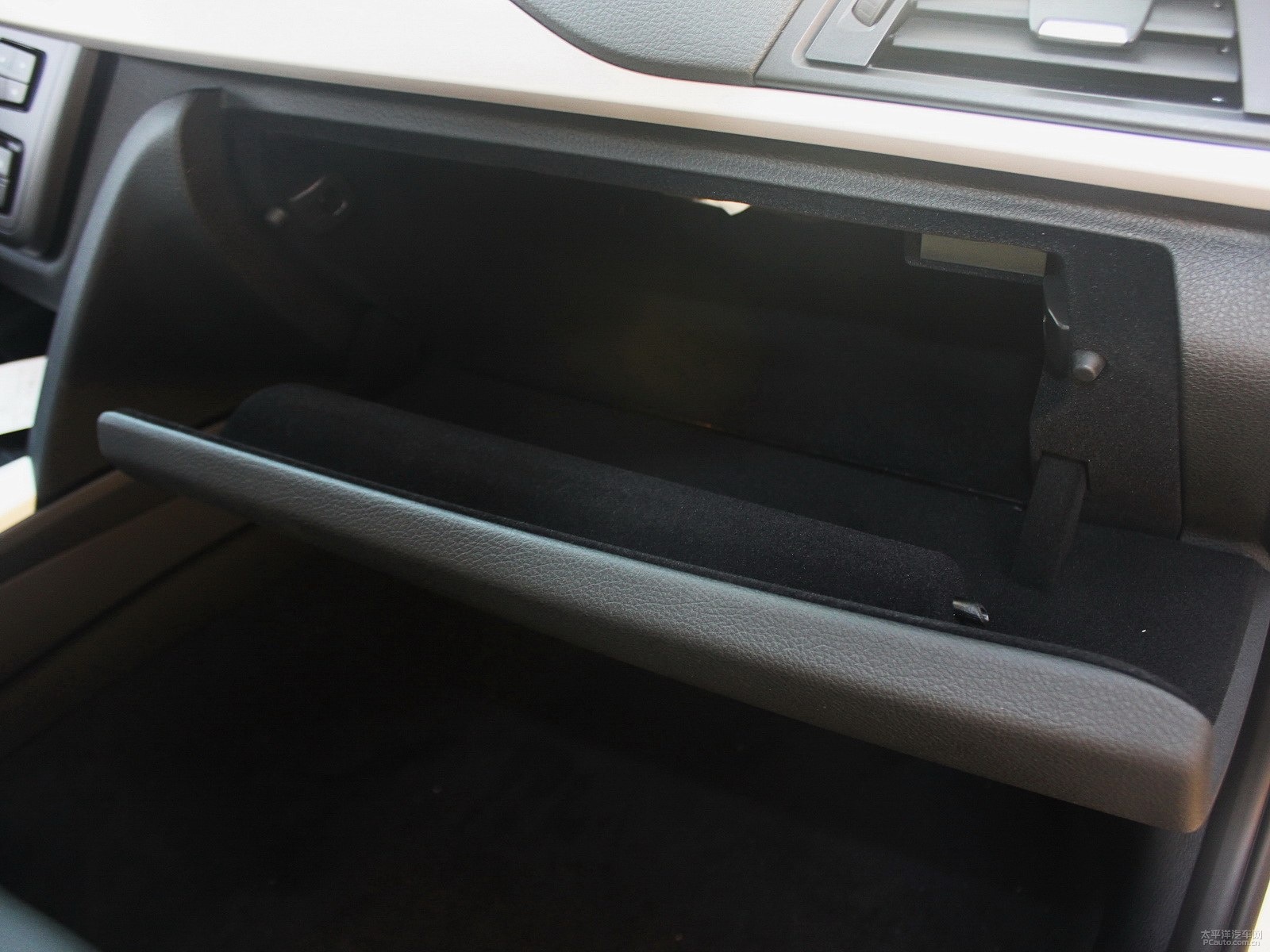 寶馬3系空間高清大圖