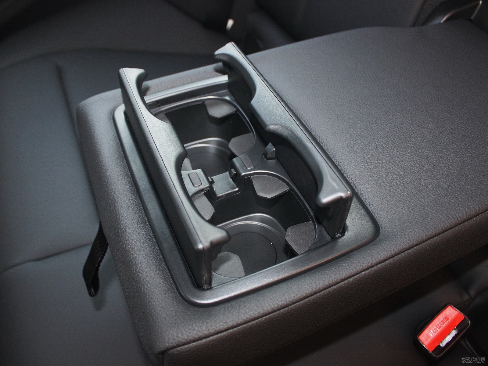 寶馬3系空間高清大圖