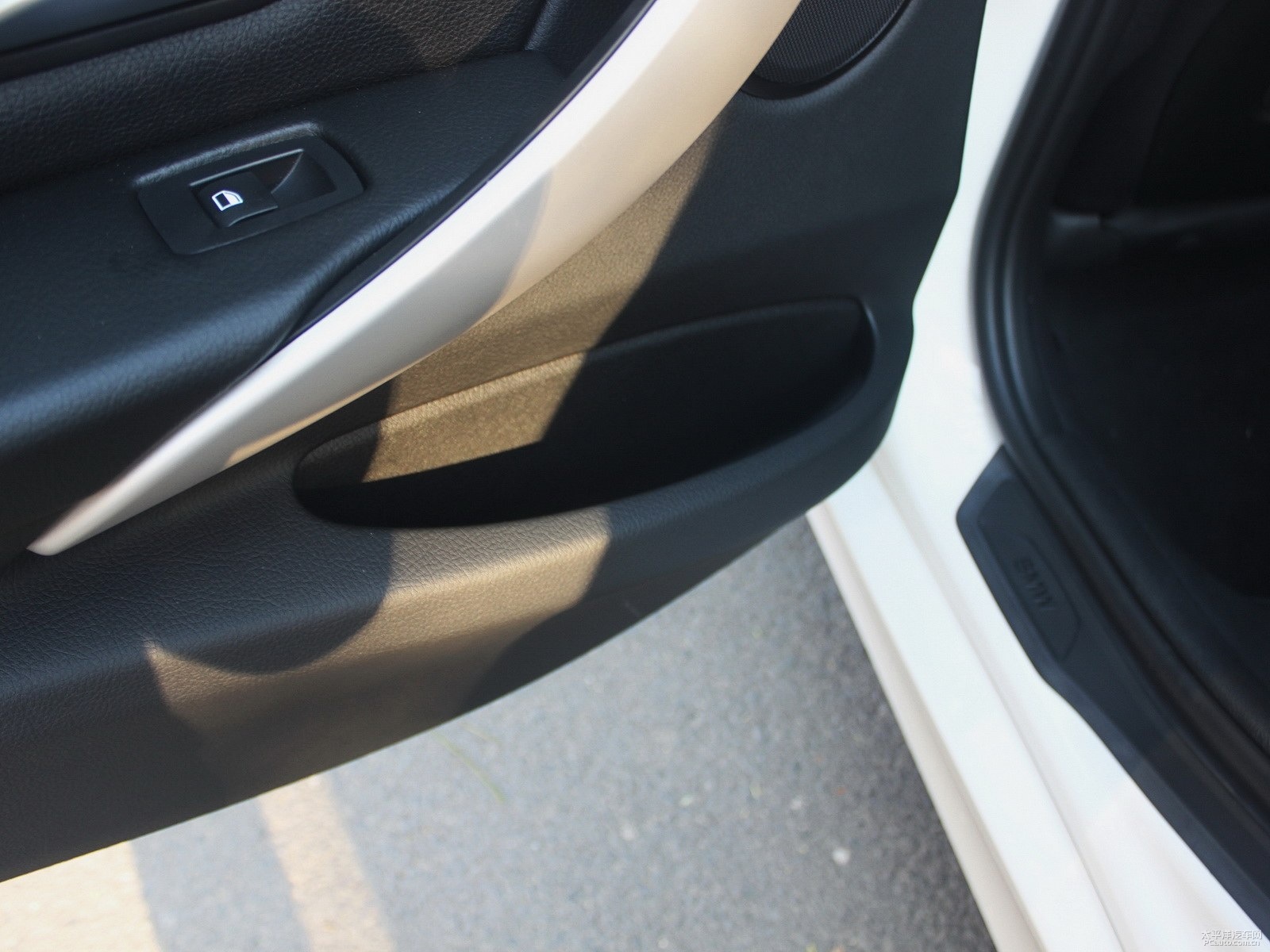 寶馬3系空間高清大圖