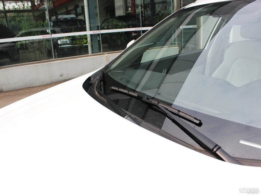 簡(jiǎn)約白哈弗H2車(chē)身外觀圖片