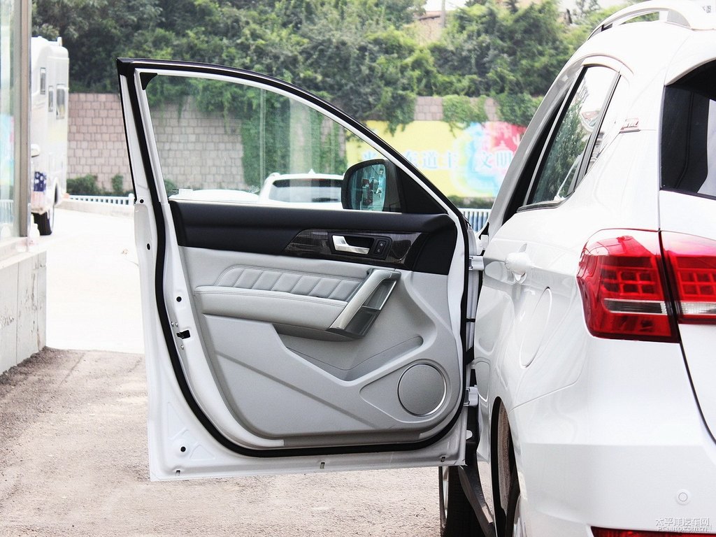 簡約白哈弗H2車廂內(nèi)飾圖片
