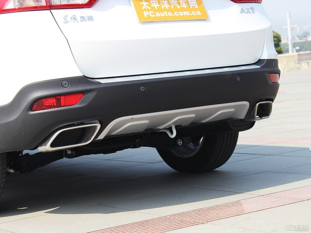珍珠白東風(fēng)風(fēng)神AX7車尾外觀圖片