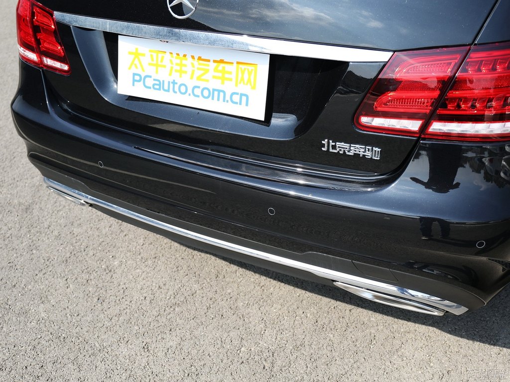 曜巖黑奔馳E級車尾外觀圖片