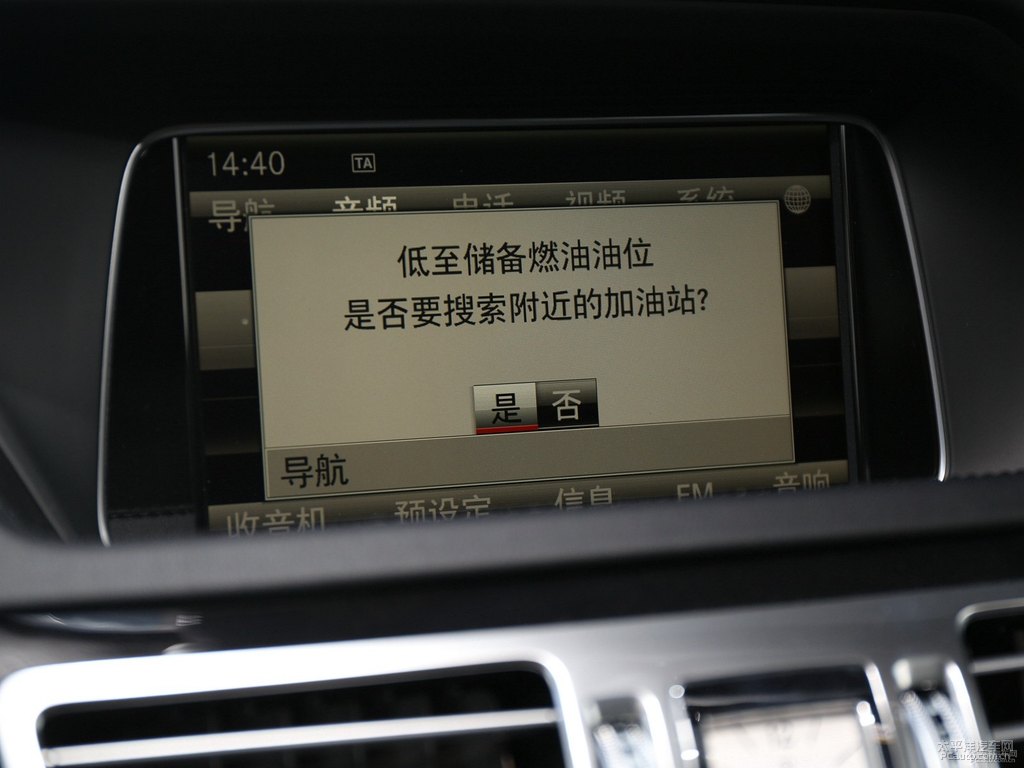 曜巖黑奔馳E級中控內飾圖片
