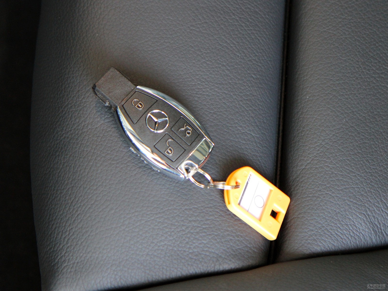 奔馳C級(jí)細(xì)節(jié)高清大圖