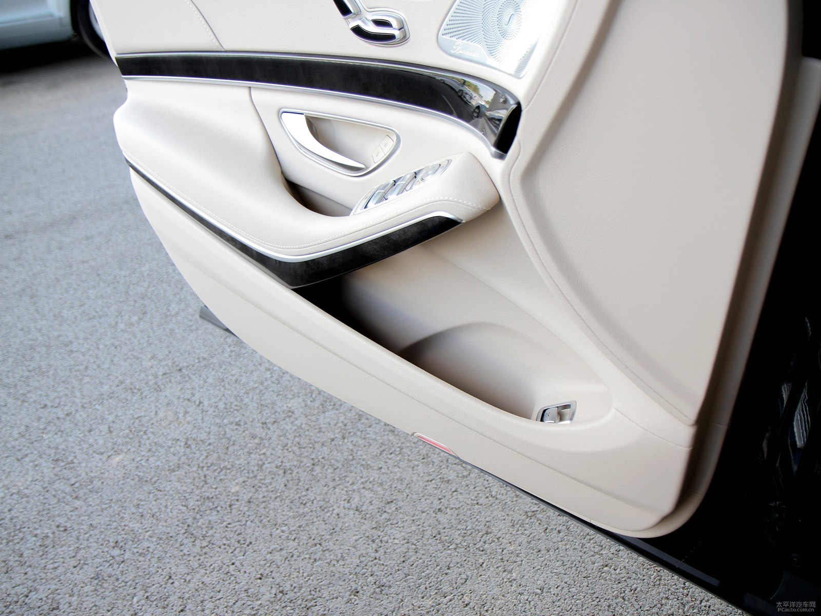 奔馳S級(jí)空間高清大圖