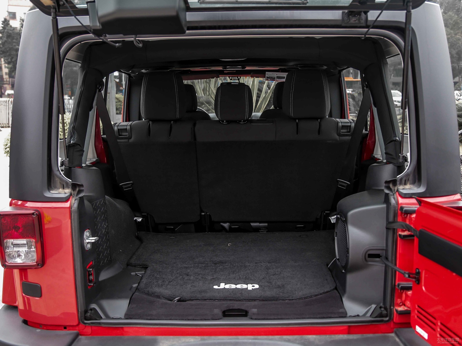 牧馬人空間高清大圖