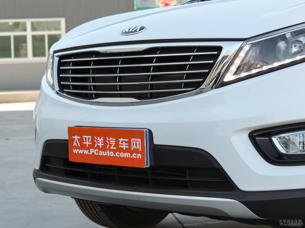 透明白智跑車頭外觀圖片