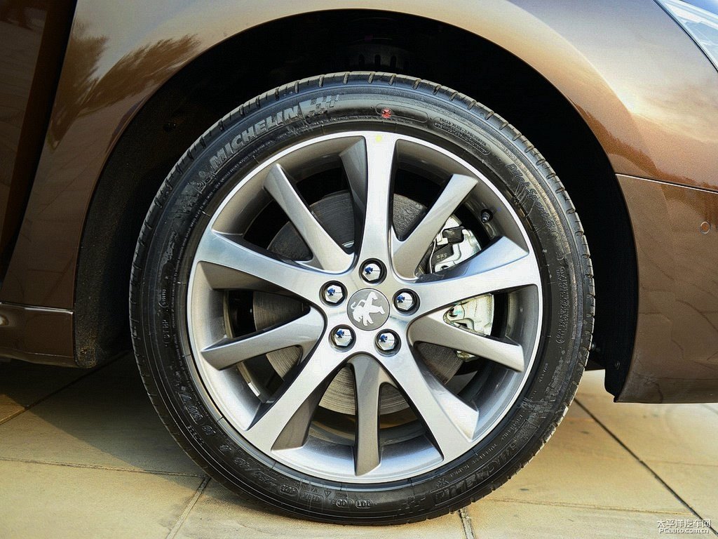 松木棕標致508車身外觀圖片