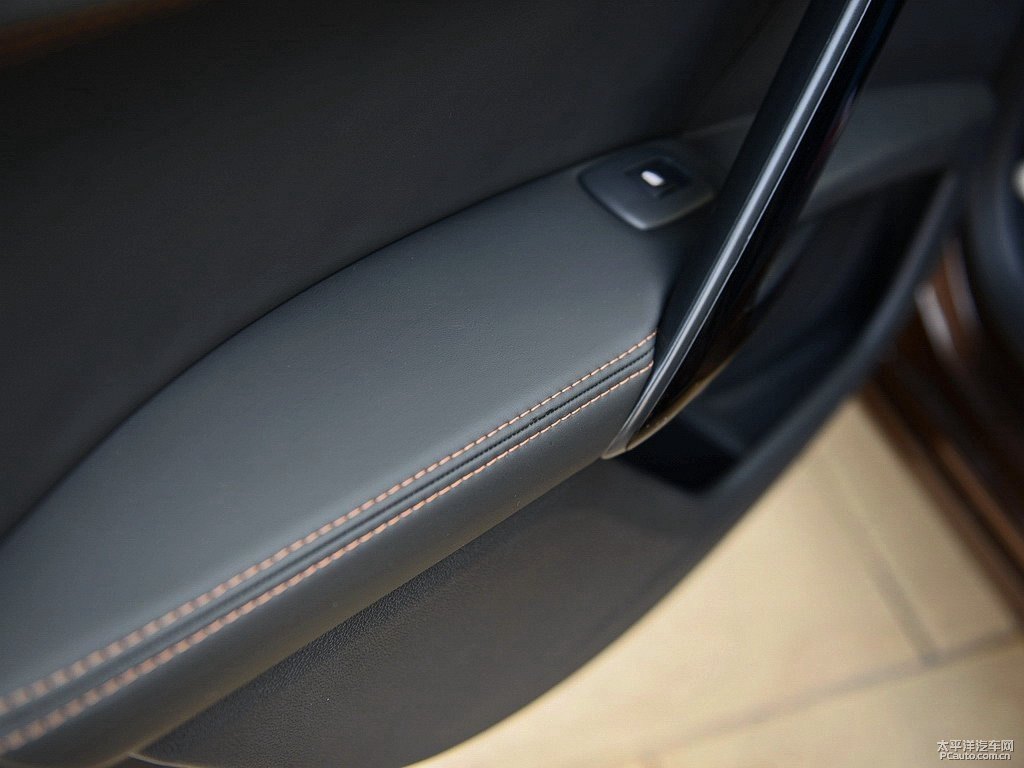 松木棕標致508車廂內(nèi)飾圖片