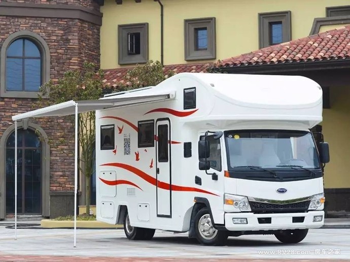 预算40万以内,4人游玩使用的房车应该怎么选