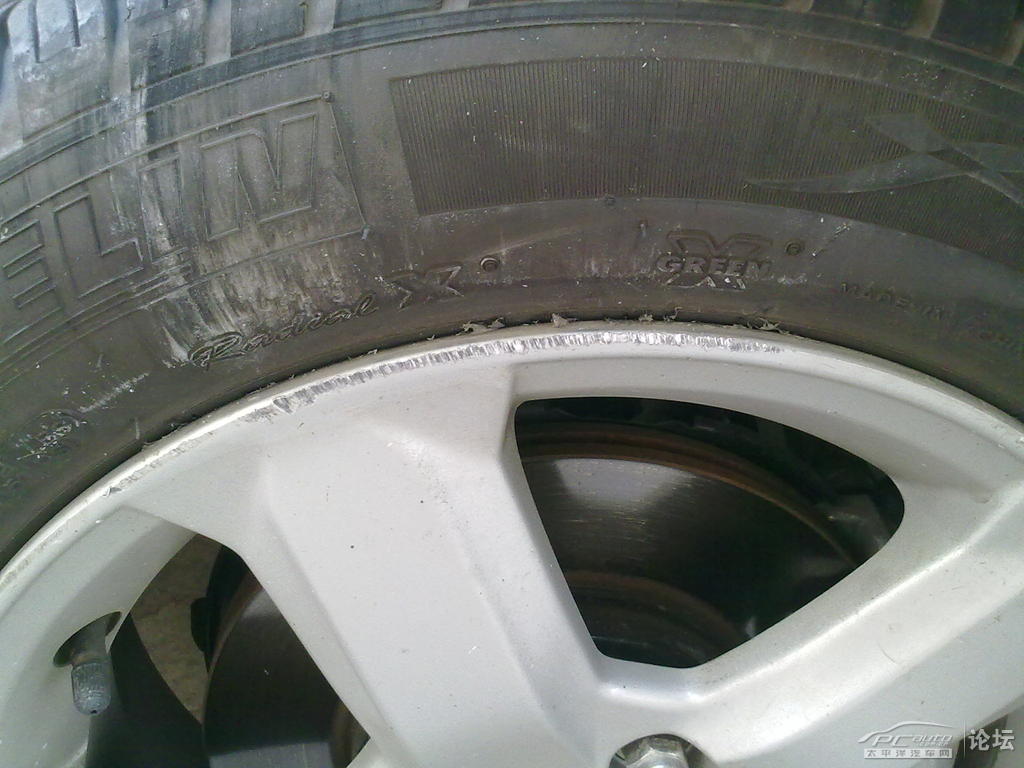 汽车轮毂刮伤修复汽车轮胎侧面被划伤后如何修复 还有得救吗 如图 搜