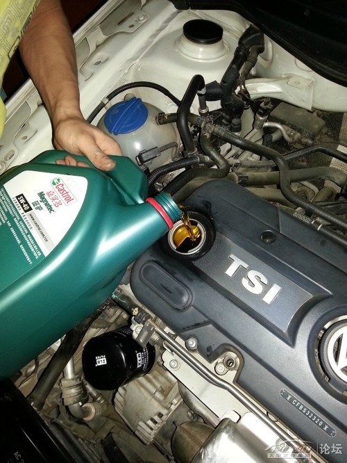 半合成机油适合什么车 汽车保养用什么机油好