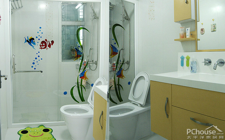 现代流行风格三居室卫浴间装修效果图