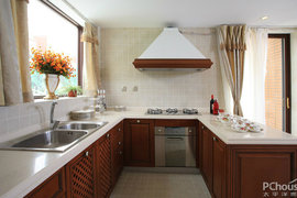 现代复式欧式别墅厨房装修效果图 