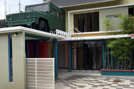 印尼奇想色彩别墅 绿色卡车夺墙而出