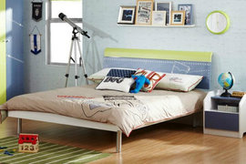 现代卧室铁艺床装饰效果图