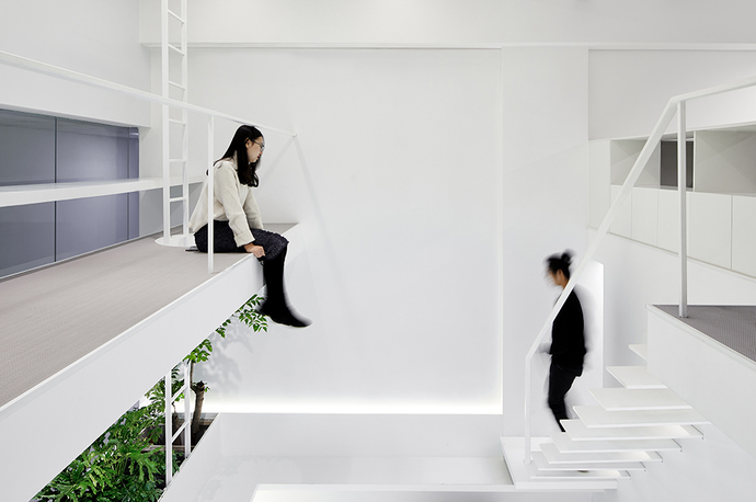 现代风格|纯白空间+生态花园，探索人性化办公模式