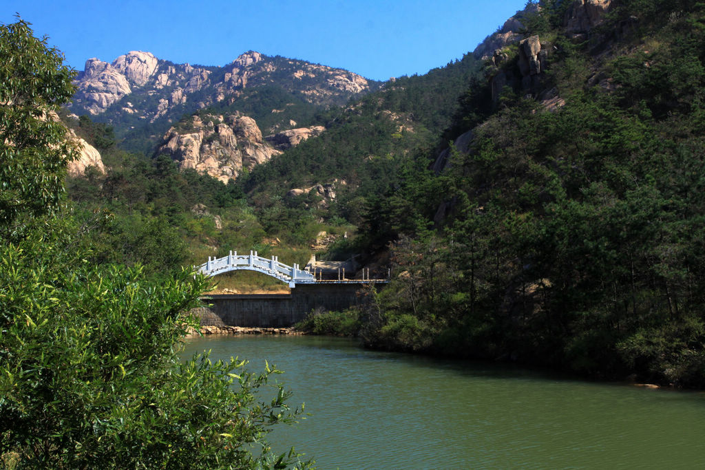 靈秀的山東海陽招虎山山水