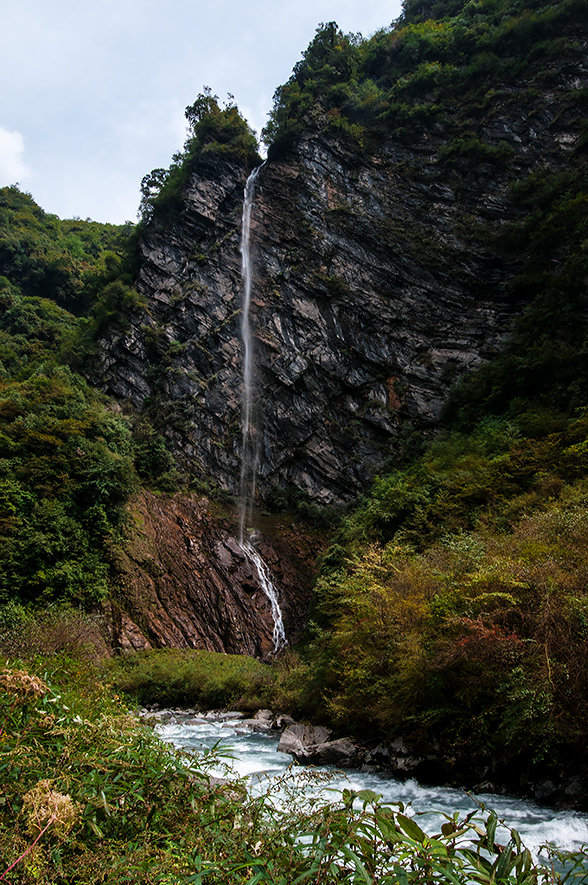 高山溪流