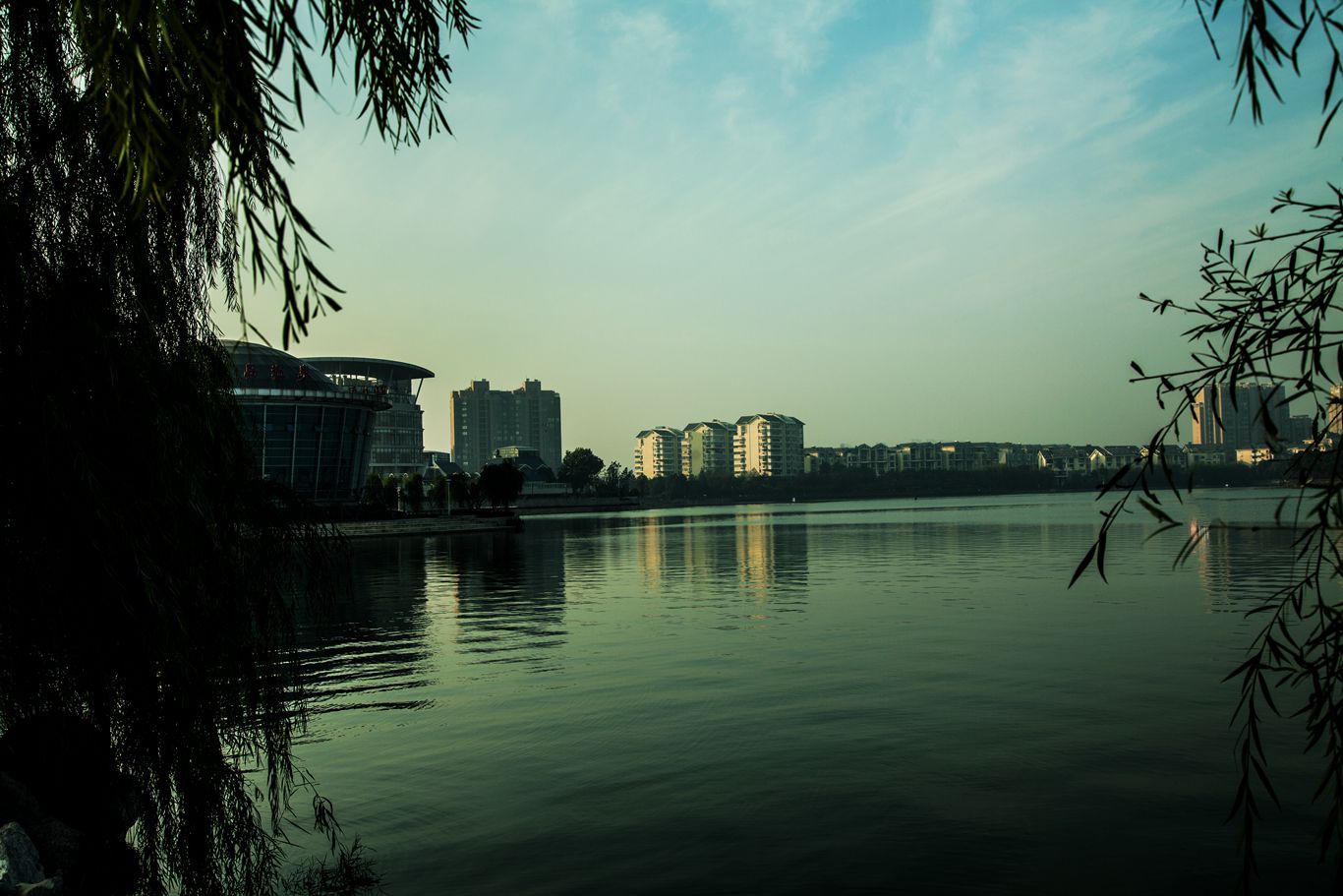 灯光璀璨，俯瞰南京百家湖|江宁|百家湖|灯光_新浪新闻
