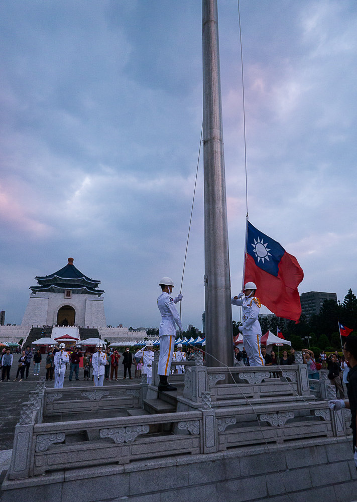 中正纪念堂升旗图片