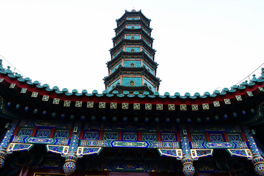 北京香山的七层八角琉璃塔