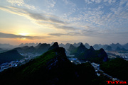 在桂林老人山看落日