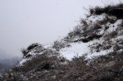 风雪登山路