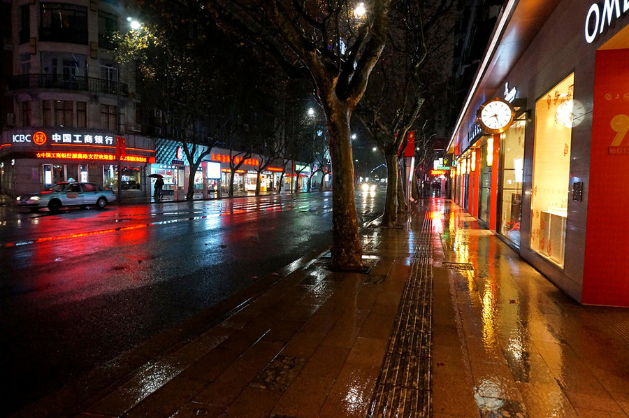 伤感街景图片马路夜晚图片