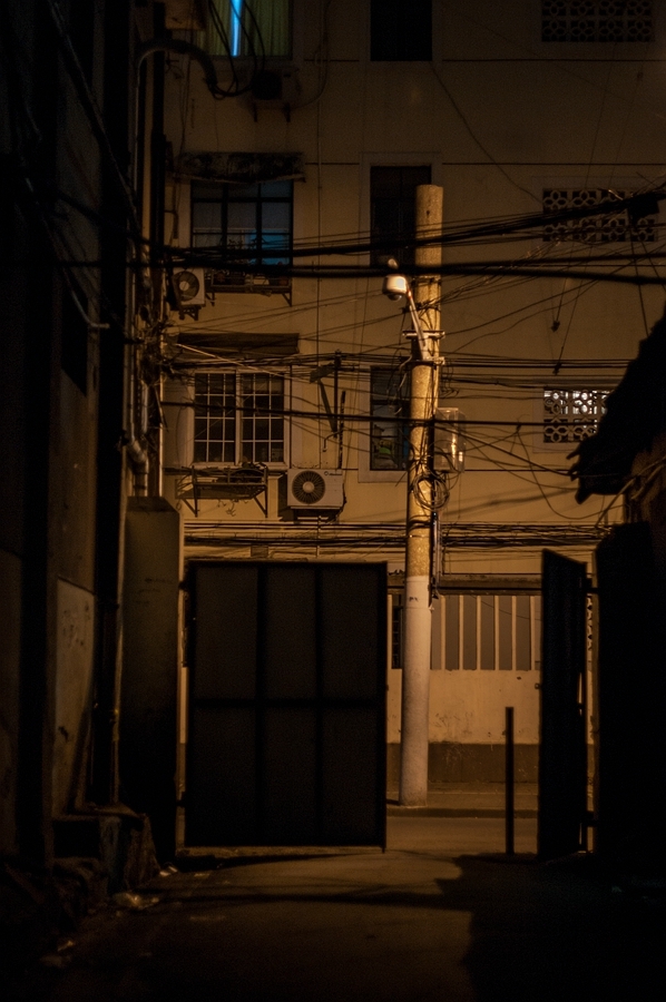 夜晚街头小巷照片图片