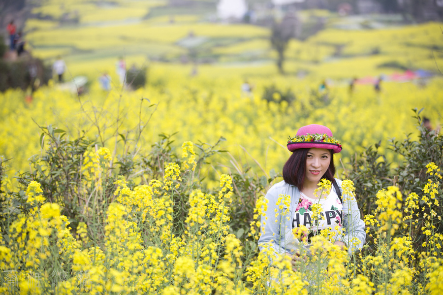 婺源江岭蹭的油菜花人像