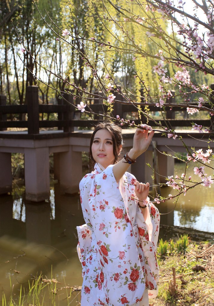 美女人桃花仙女图片