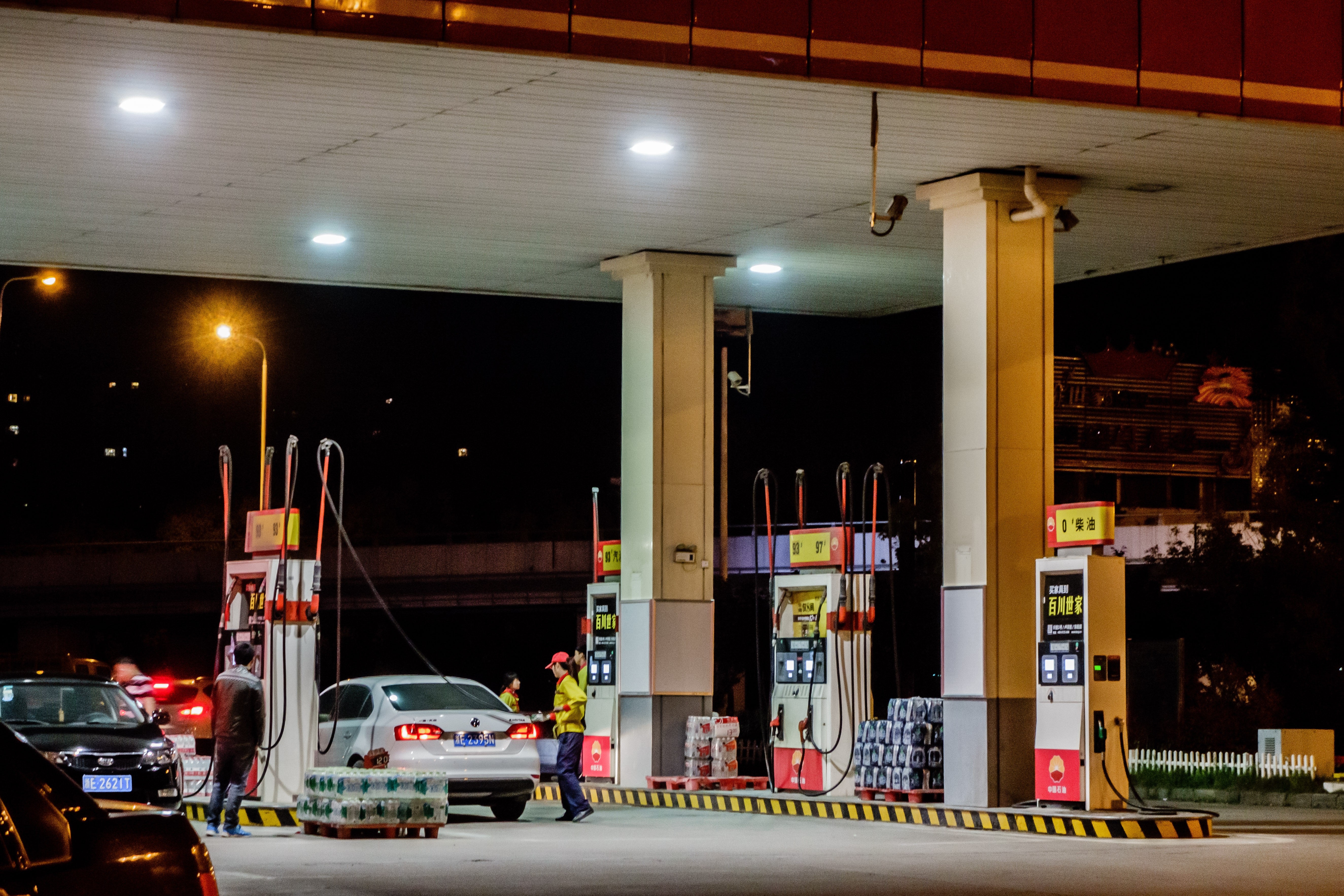 中国石油加油站夜景图片
