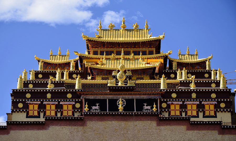 噶丹松赞林寺全貌图图片