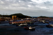 台风来临前的渔港