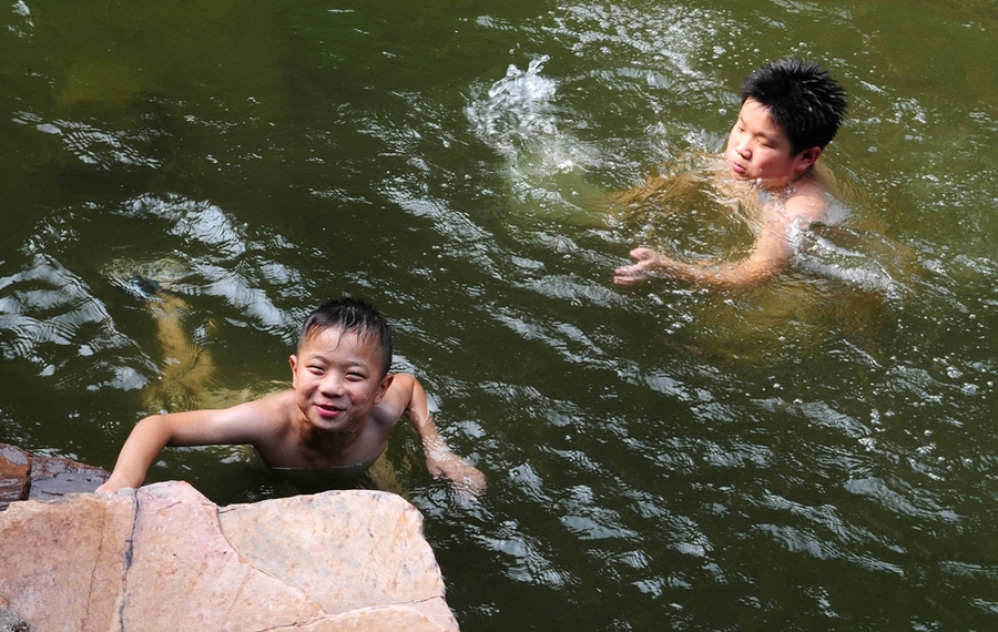 尼康小男孩光着图片