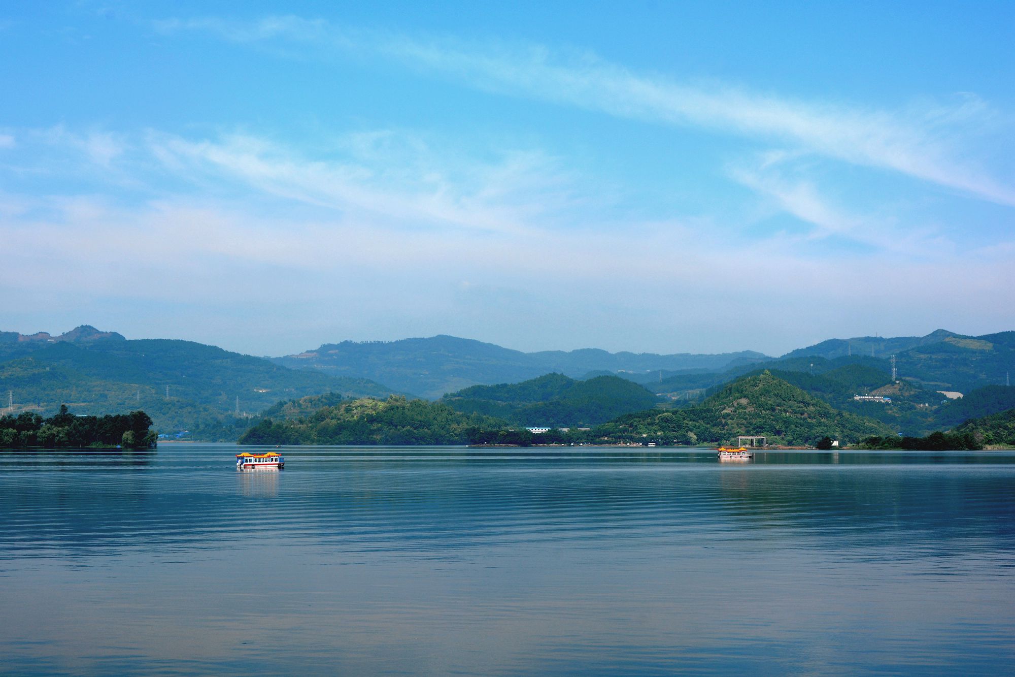 四川湖泊景点图片