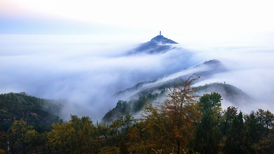 雾锁西峰寺