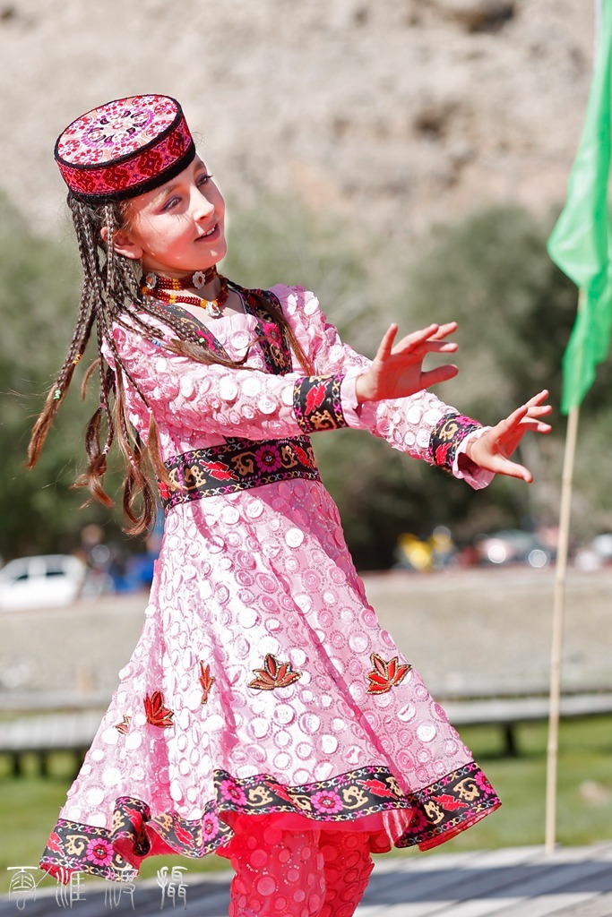 新疆喀什塔吉克族美女图片
