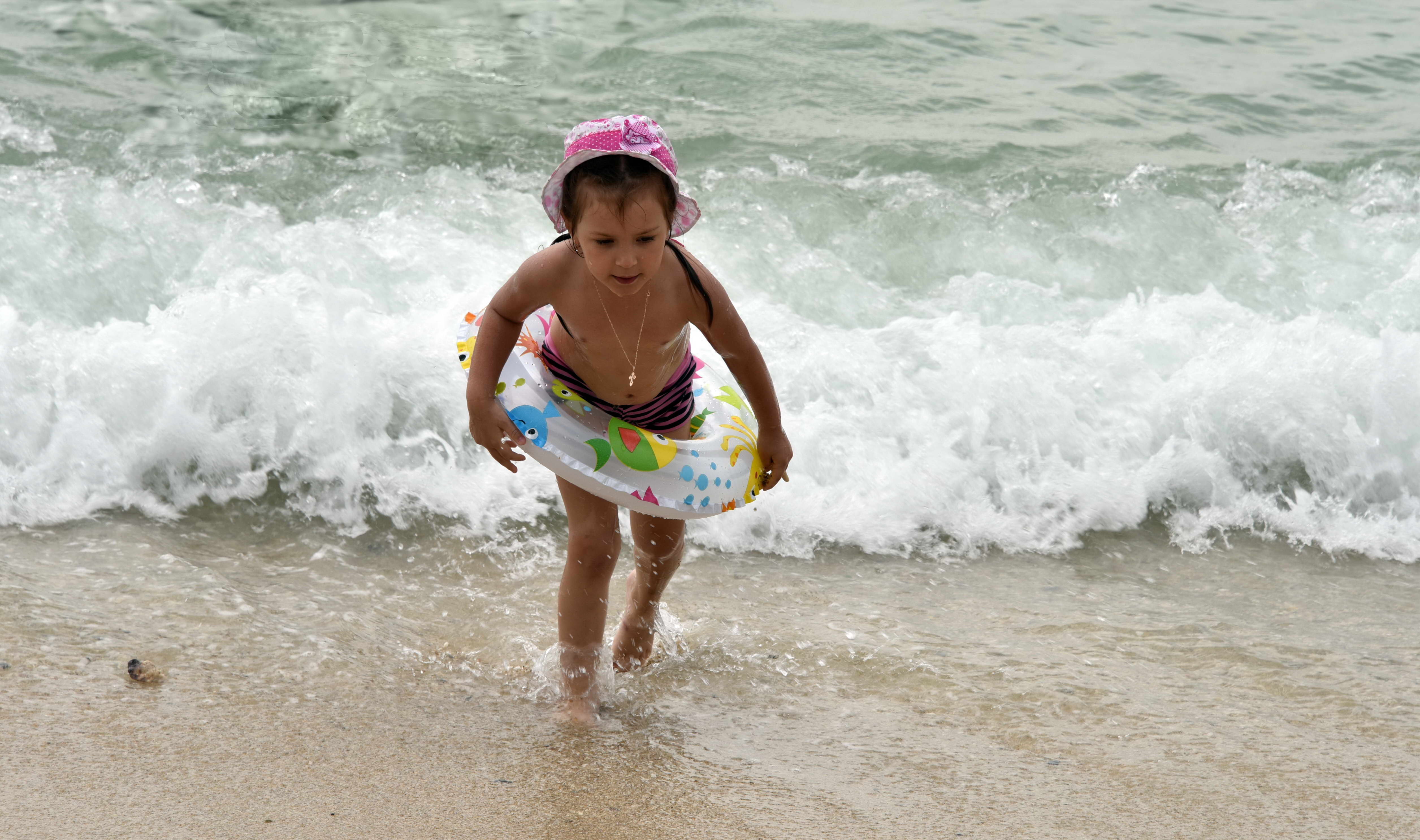 【戏水的孩子摄影图片】风光摄影_太平洋电脑网摄影部落