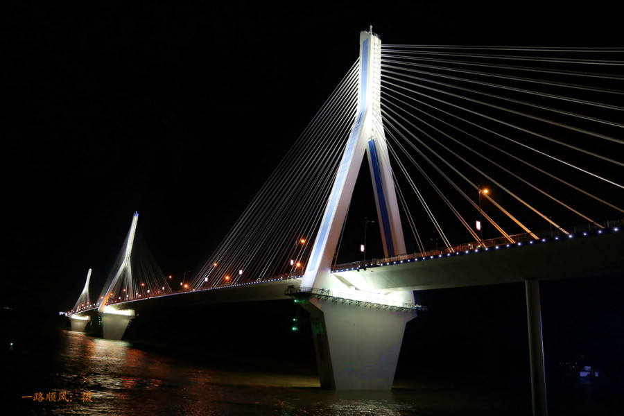 宜昌夷陵长江大桥夜景图片